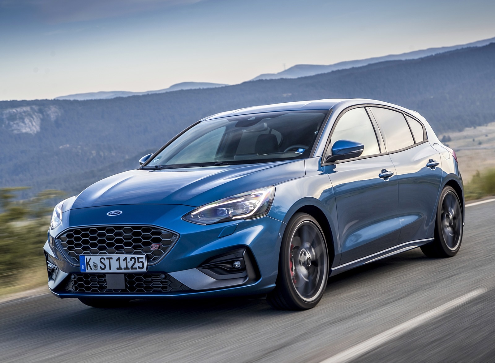 2019 Ford Focus ST (Euro-Spec Color: Performance Blue) Front Three-Quarter Wallpapers #111 of 218