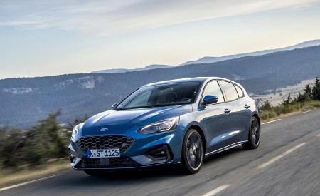2019 Ford Focus ST (Euro-Spec Color: Performance Blue) Front Three-Quarter Wallpapers 450x275 (112)