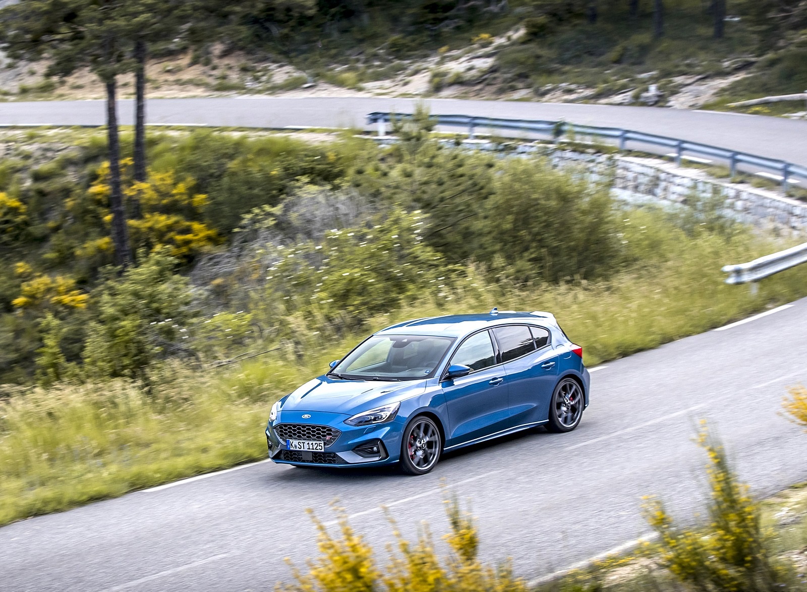 2019 Ford Focus ST (Euro-Spec Color: Performance Blue) Front Three-Quarter Wallpapers #114 of 218