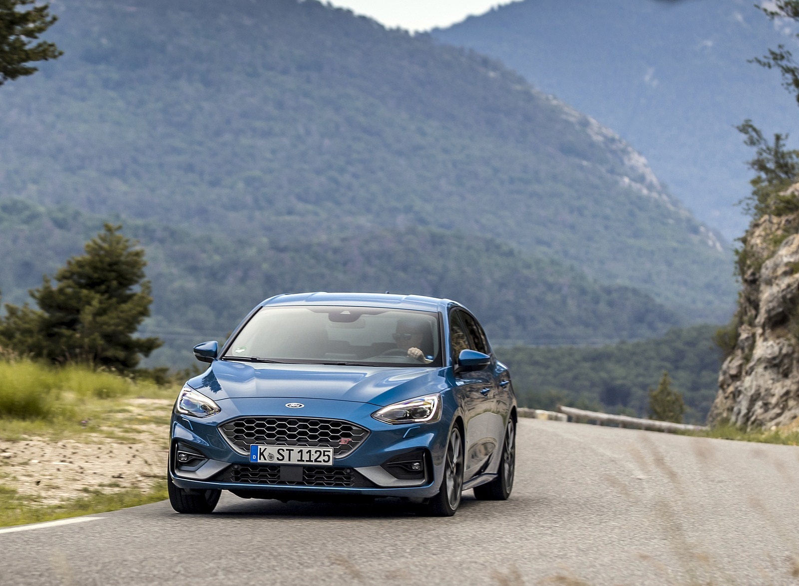 2019 Ford Focus ST (Euro-Spec Color: Performance Blue) Front Wallpapers #125 of 218