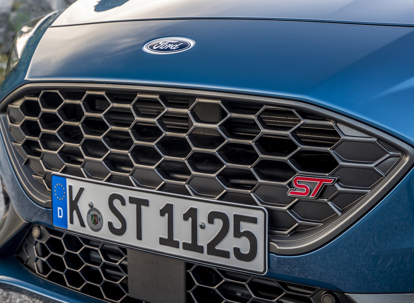 2019 Ford Focus ST (Euro-Spec Color: Performance Blue) Grill Wallpapers #149 of 218