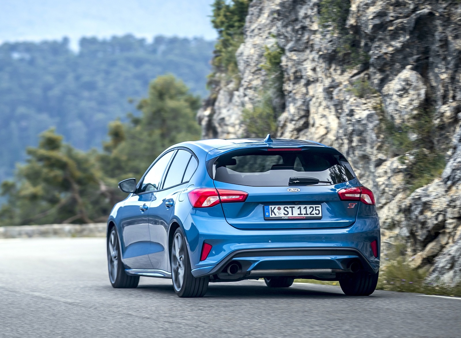 2019 Ford Focus ST (Euro-Spec Color: Performance Blue) Rear Three-Quarter Wallpapers #133 of 218