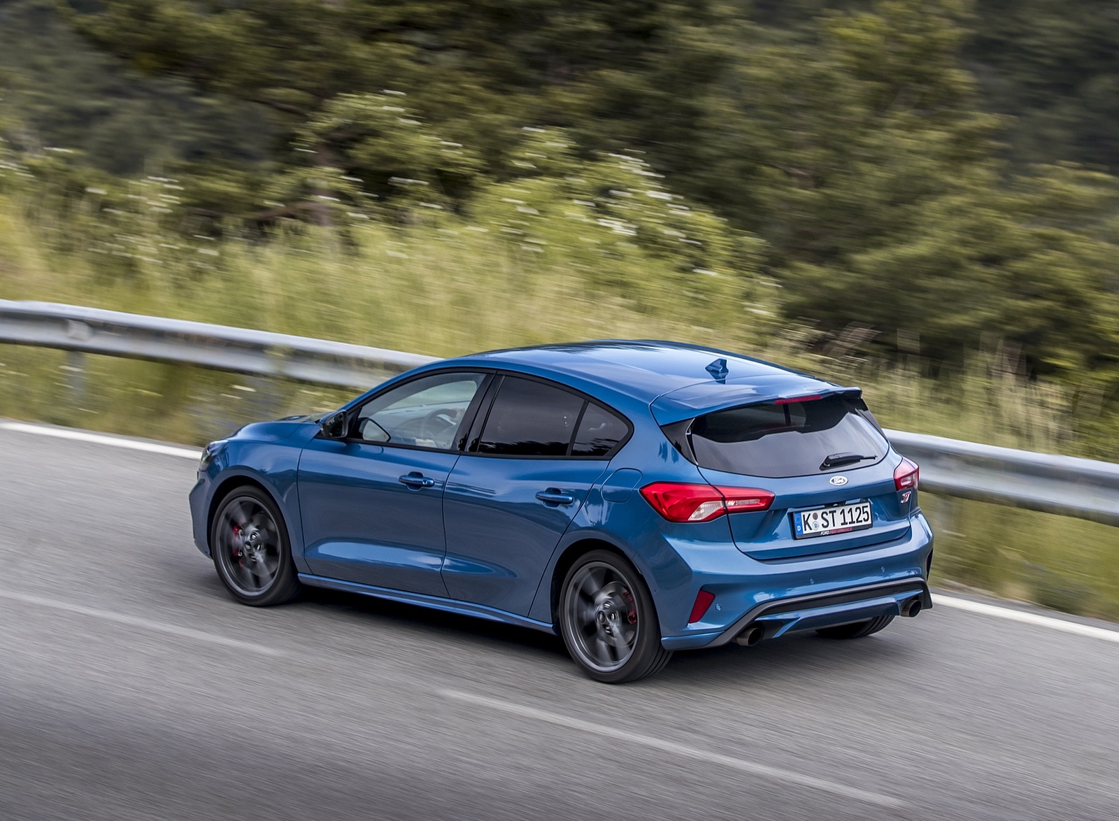 2019 Ford Focus ST (Euro-Spec Color: Performance Blue) Rear Three-Quarter Wallpapers #126 of 218