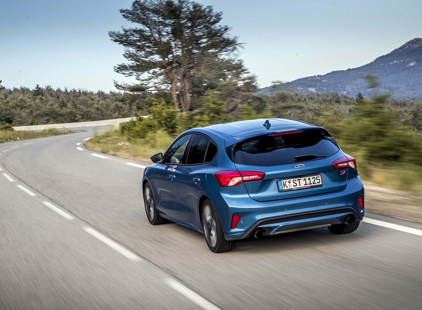 2019 Ford Focus ST (Euro-Spec Color: Performance Blue) Rear Three-Quarter Wallpapers #117 of 218