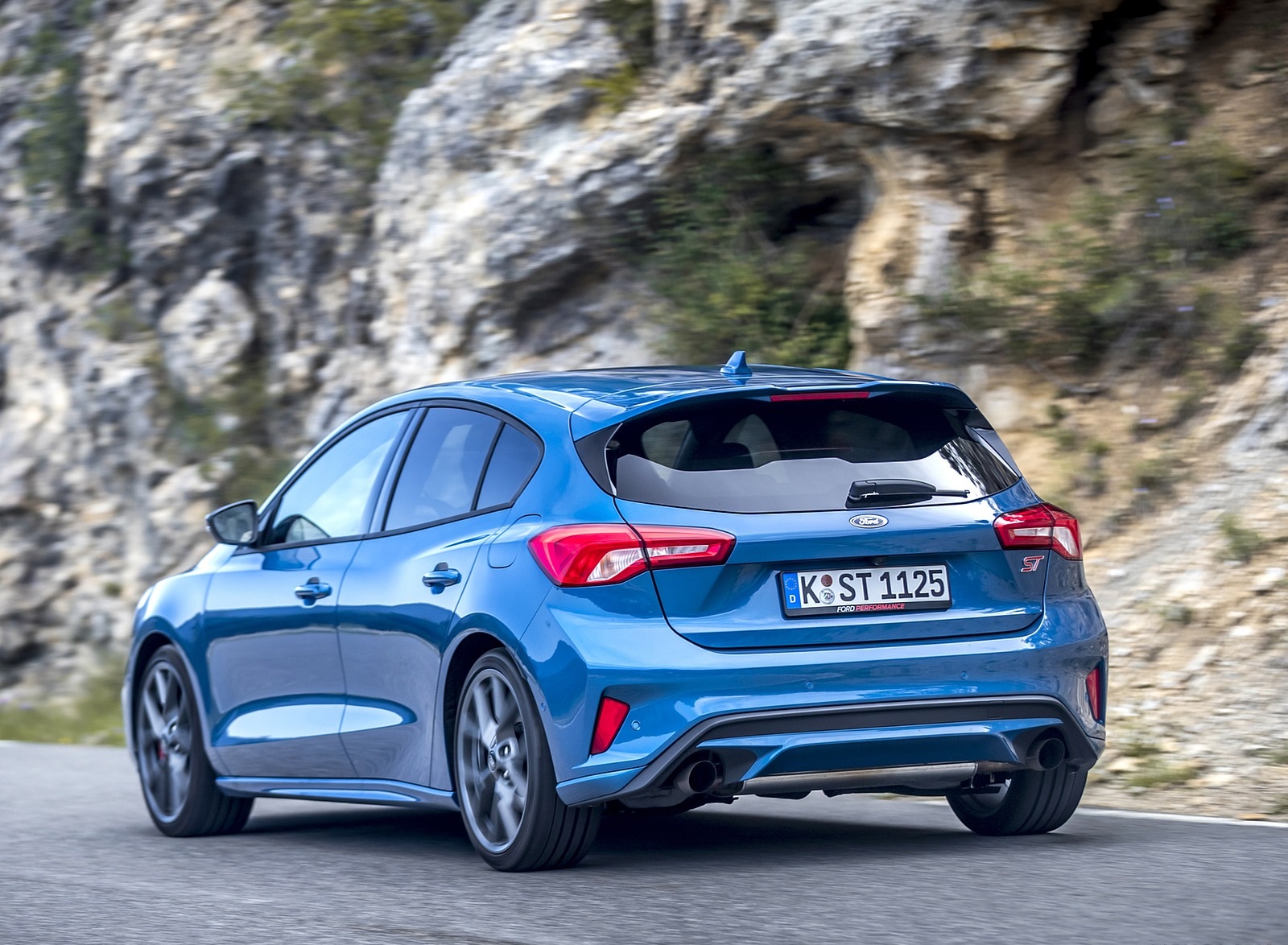 2019 Ford Focus ST (Euro-Spec Color: Performance Blue) Rear Three-Quarter Wallpapers #134 of 218