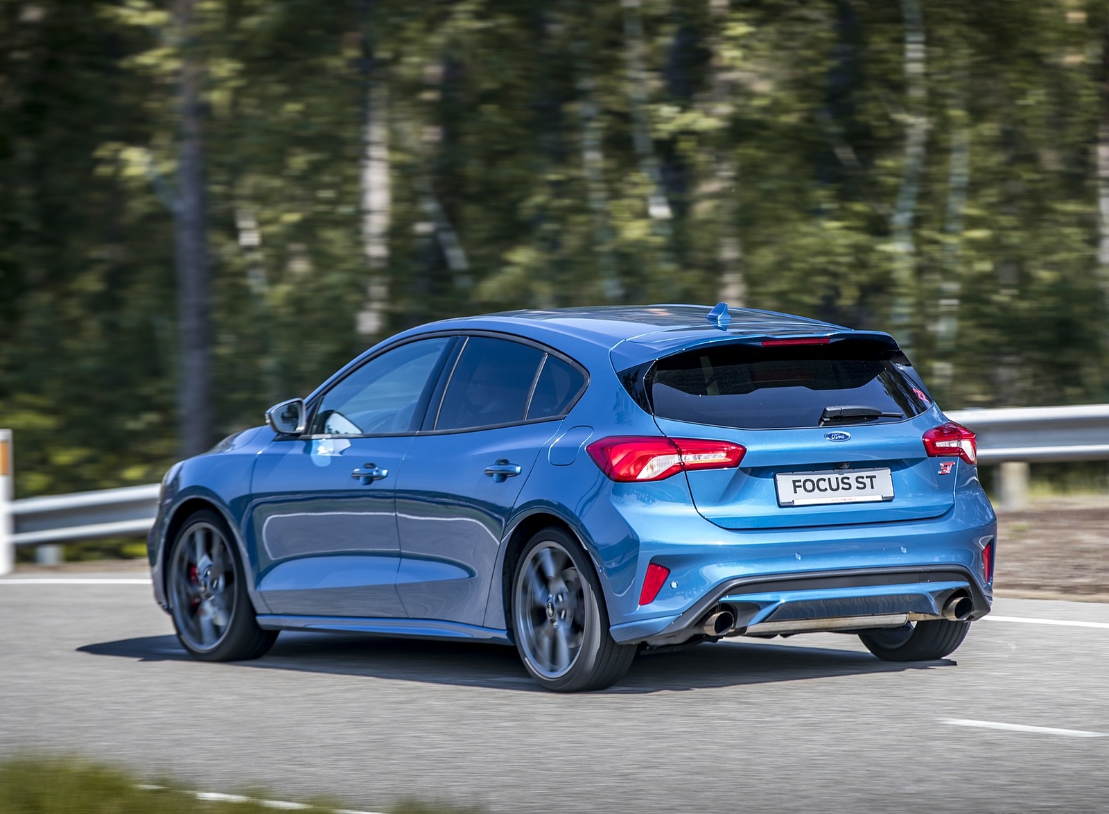 2019 Ford Focus ST (Euro-Spec Color: Performance Blue) Rear Three-Quarter Wallpapers #127 of 218