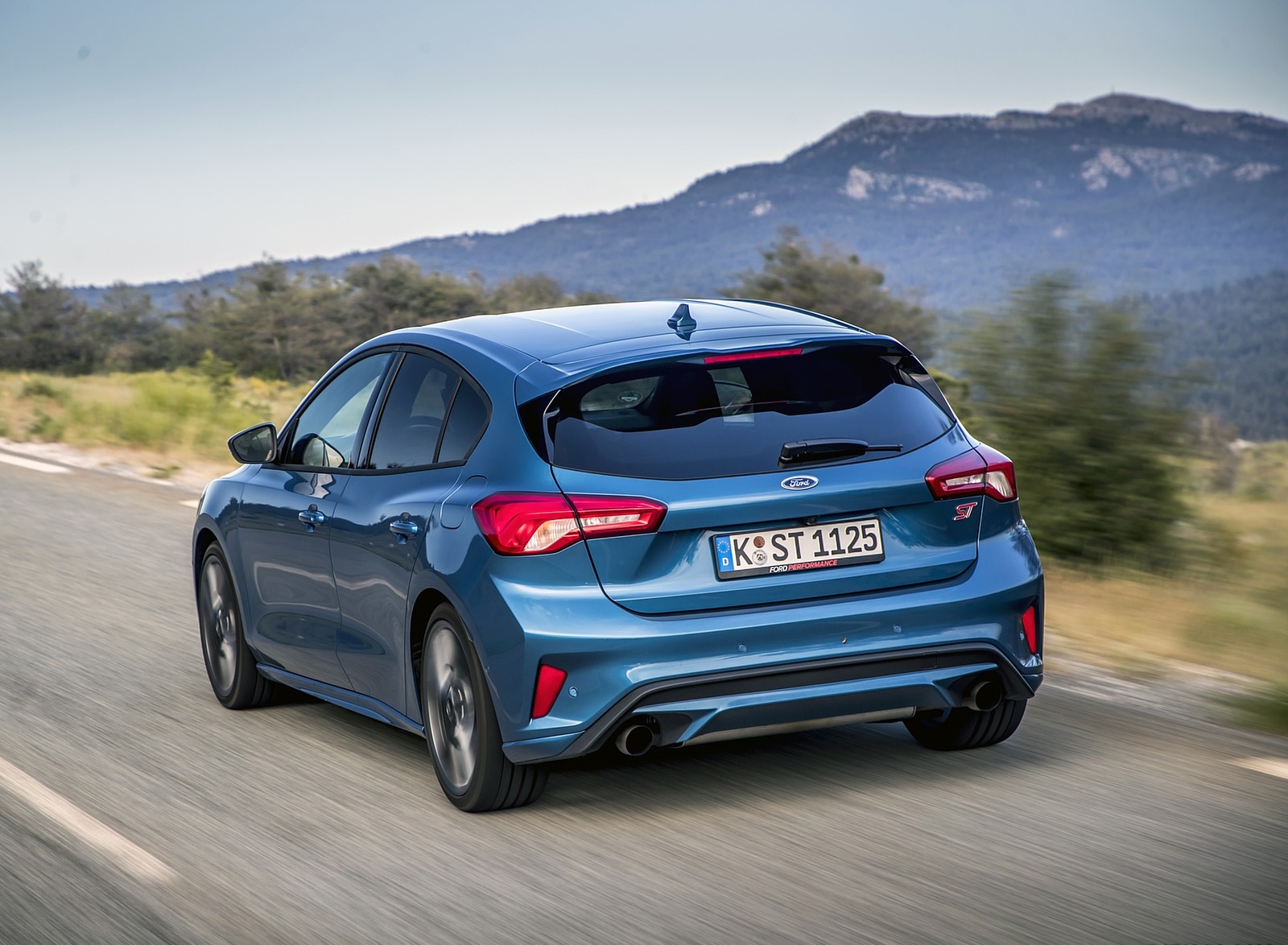2019 Ford Focus ST (Euro-Spec Color: Performance Blue) Rear Three-Quarter Wallpapers #118 of 218