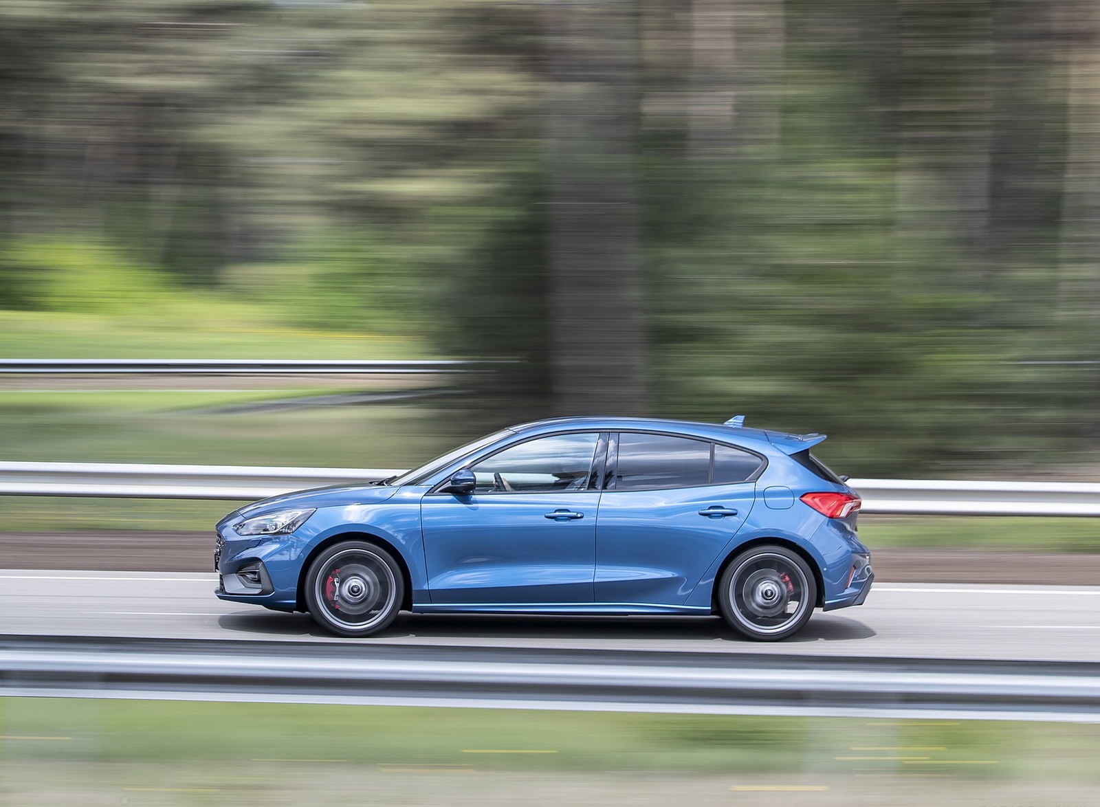 2019 Ford Focus ST (Euro-Spec Color: Performance Blue) Side Wallpapers #129 of 218