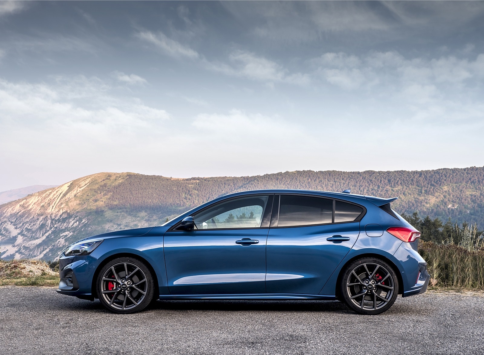 2019 Ford Focus ST (Euro-Spec Color: Performance Blue) Side Wallpapers #144 of 218