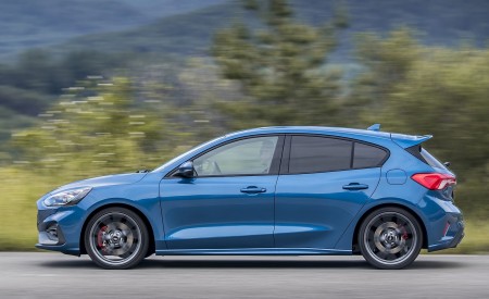 2019 Ford Focus ST (Euro-Spec Color: Performance Blue) Side Wallpapers 450x275 (136)