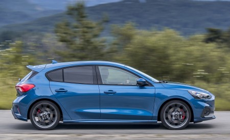 2019 Ford Focus ST (Euro-Spec Color: Performance Blue) Side Wallpapers 450x275 (130)
