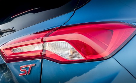 2019 Ford Focus ST (Euro-Spec Color: Performance Blue) Tail Light Wallpapers 450x275 (146)