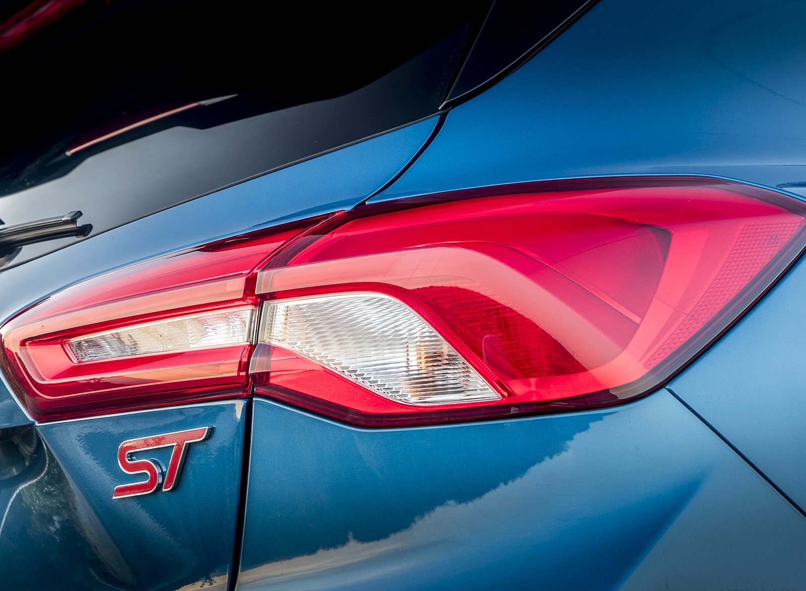 2019 Ford Focus ST (Euro-Spec Color: Performance Blue) Tail Light Wallpapers #146 of 218