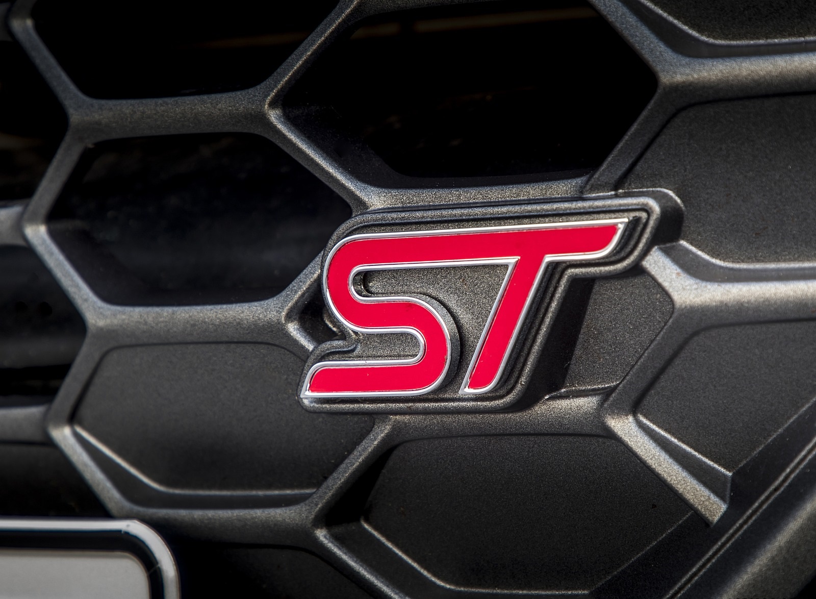 2019 Ford Focus ST Wagon (Euro-Spec Color: Magnetic) Badge Wallpapers #193 of 218