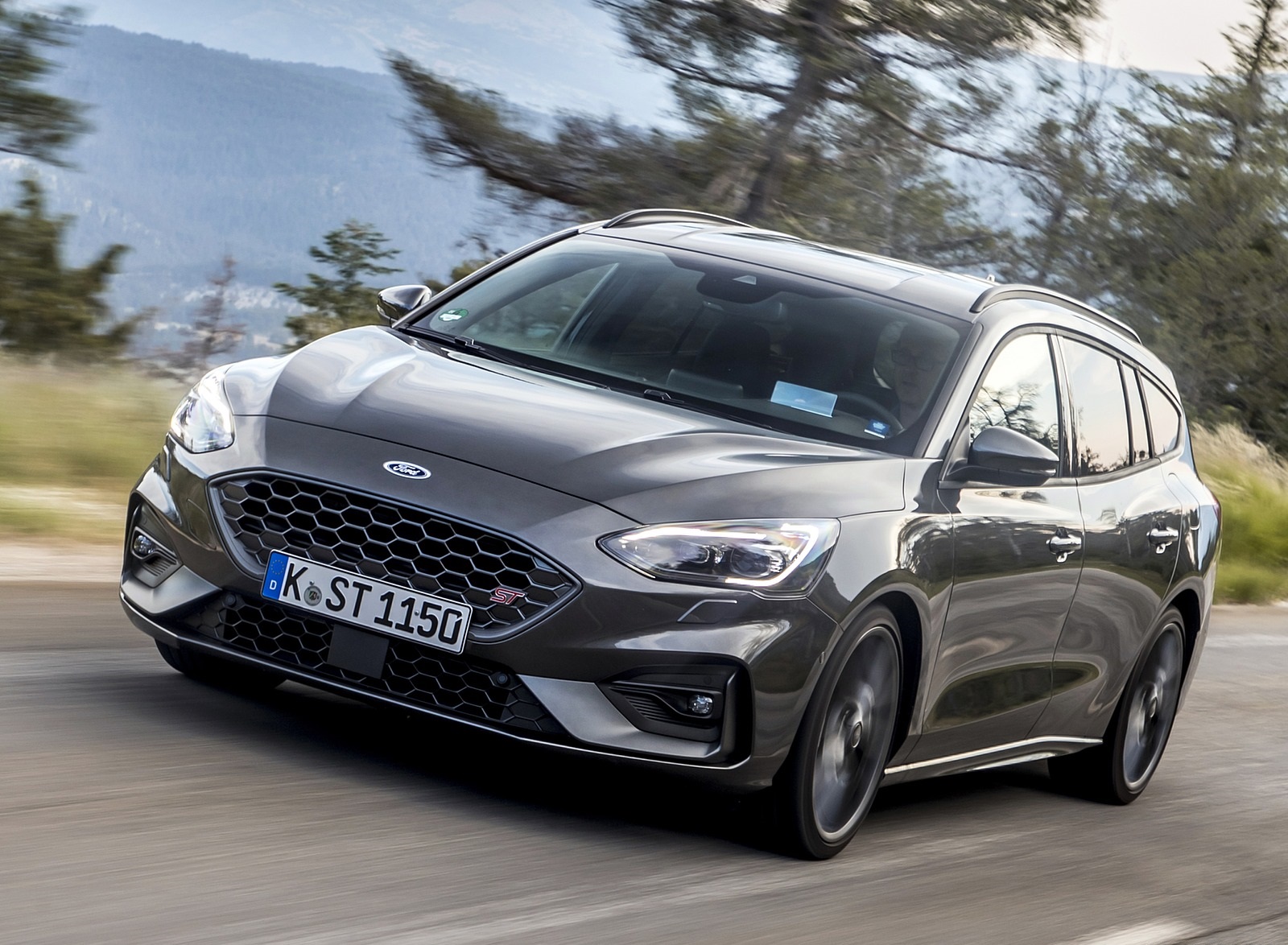 2019 Ford Focus ST Wagon (Euro-Spec Color: Magnetic) Front Three-Quarter Wallpapers #162 of 218