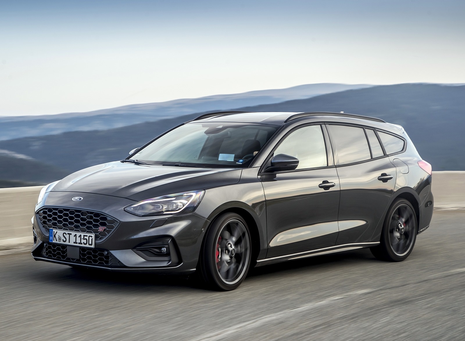 2019 Ford Focus ST Wagon (Euro-Spec Color: Magnetic) Front Three-Quarter Wallpapers #164 of 218