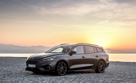 2019 Ford Focus ST Wagon (Euro-Spec Color: Magnetic) Front Three-Quarter Wallpapers 450x275 (181)