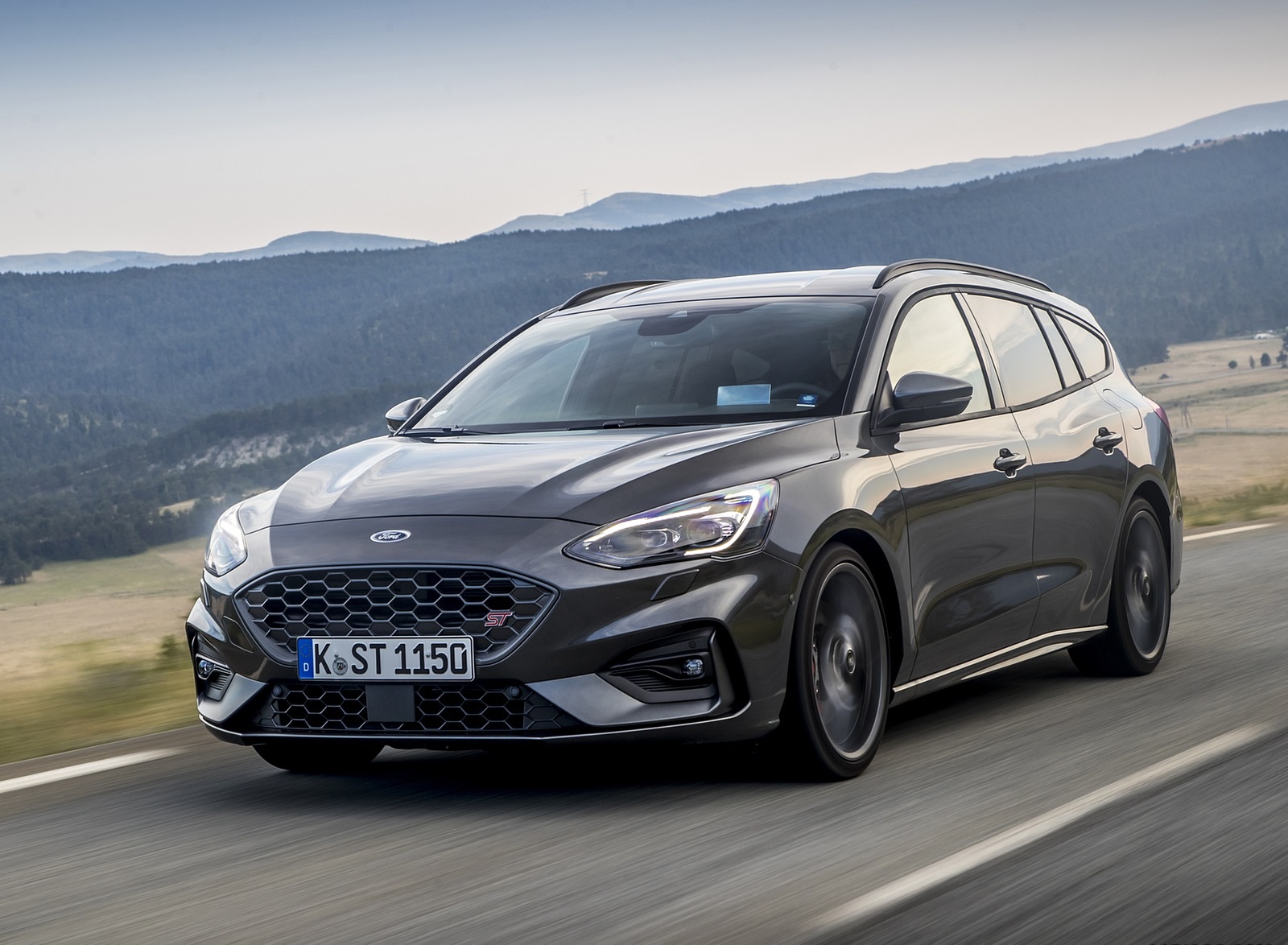 2019 Ford Focus ST Wagon (Euro-Spec Color: Magnetic) Front Three-Quarter Wallpapers #165 of 218
