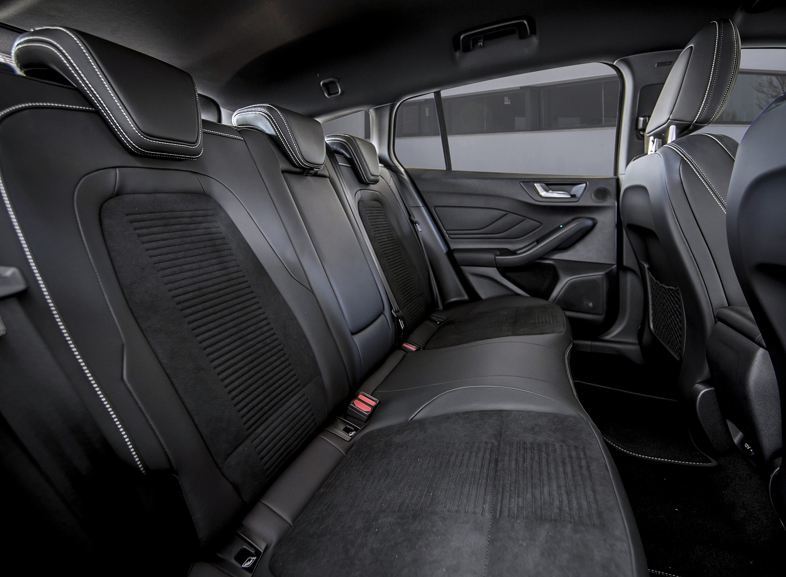 2019 Ford Focus ST Wagon (Euro-Spec Color: Magnetic) Interior Rear Seats Wallpapers #198 of 218