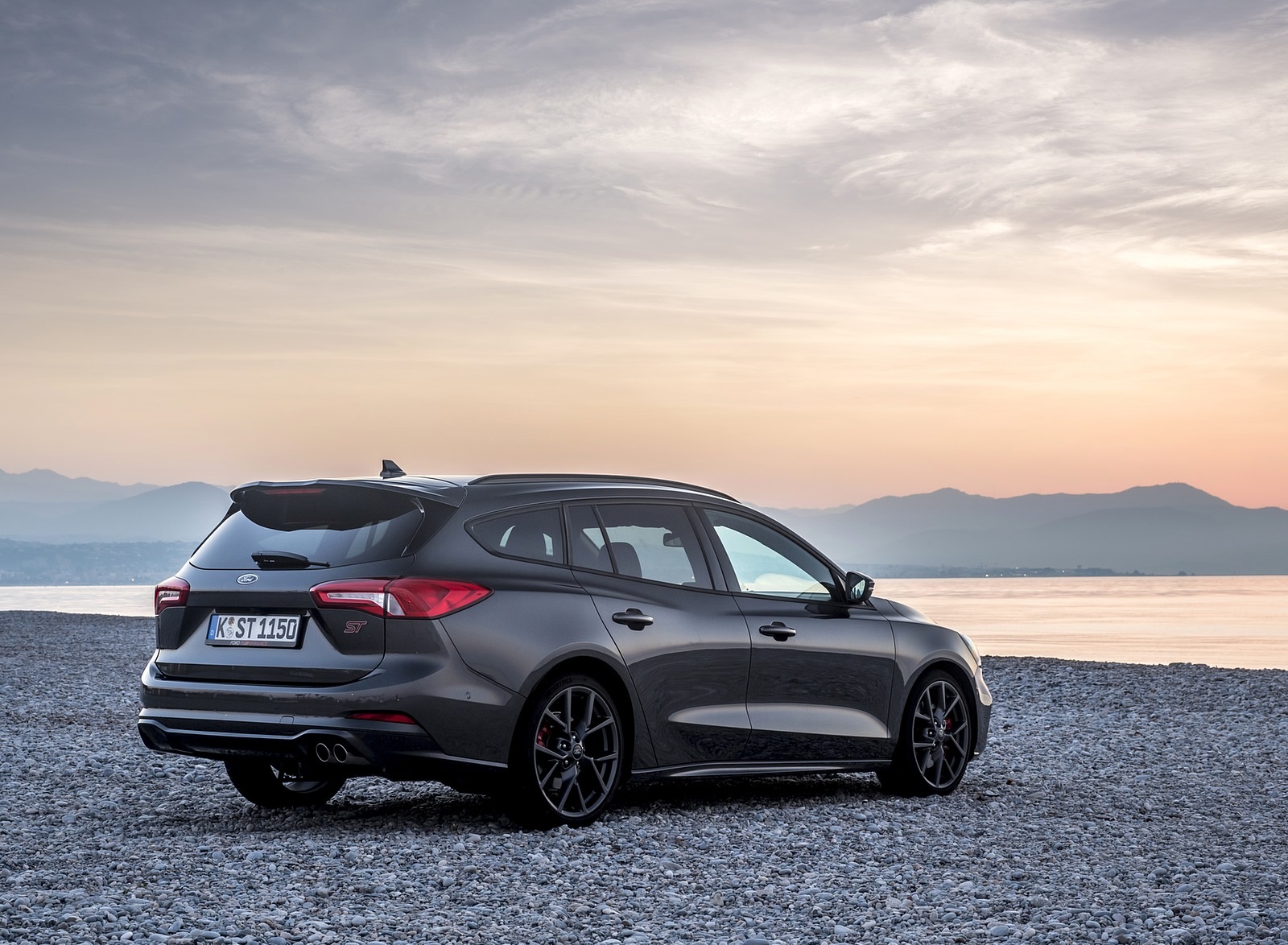 2019 Ford Focus ST Wagon (Euro-Spec Color: Magnetic) Rear Three-Quarter Wallpapers #183 of 218