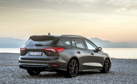 2019 Ford Focus ST Wagon (Euro-Spec Color: Magnetic) Rear Three-Quarter Wallpapers 450x275 (184)
