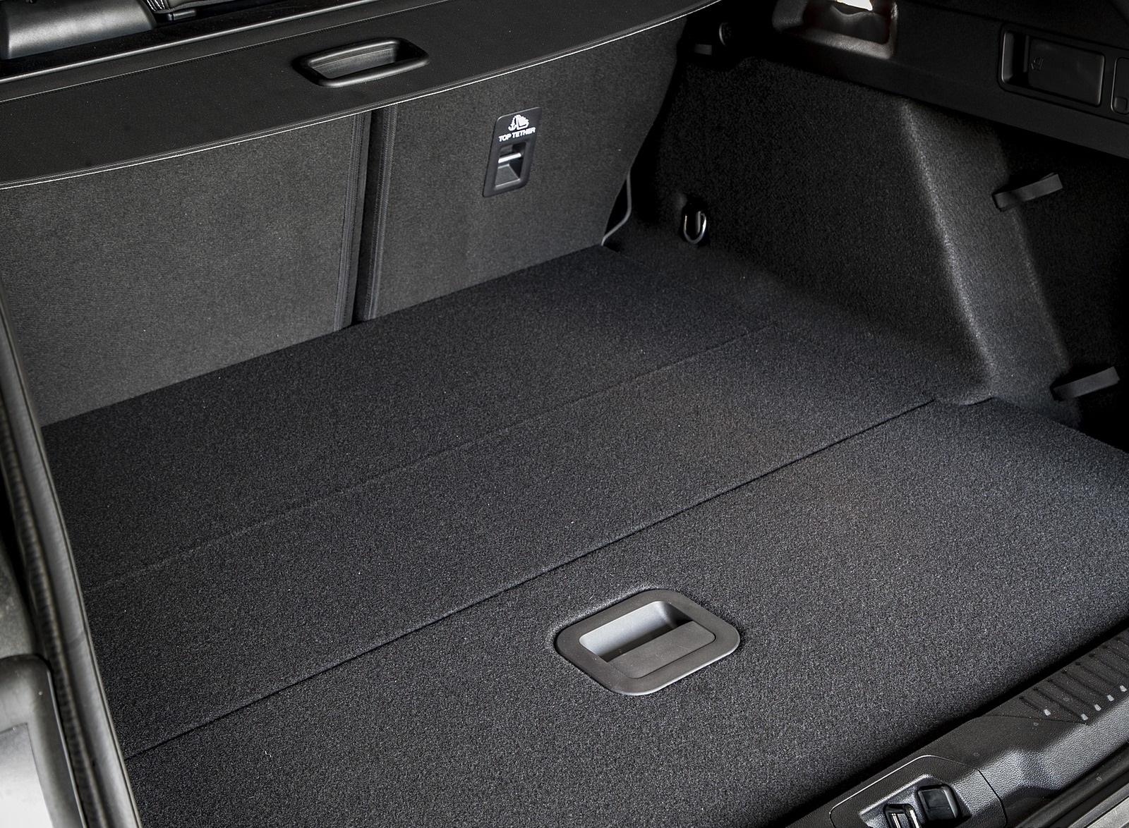 2019 Ford Focus ST Wagon (Euro-Spec Color: Magnetic) Trunk Wallpapers #205 of 218