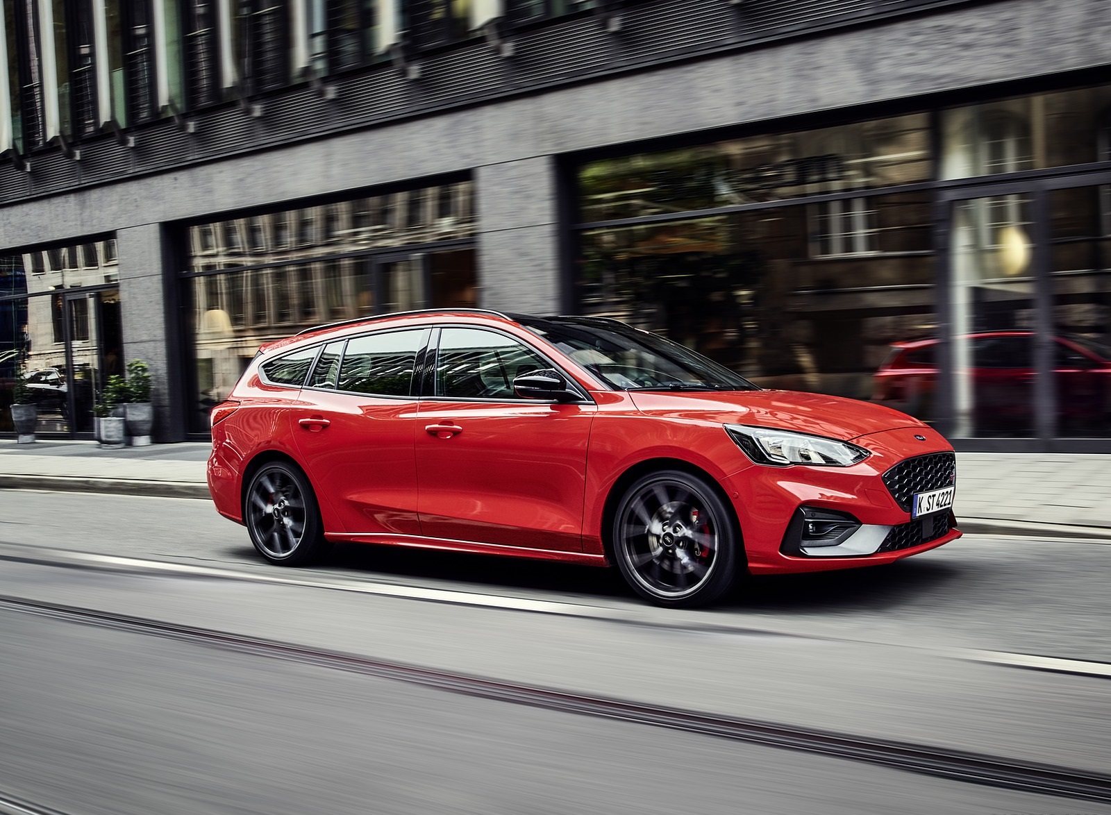 2019 Ford Focus ST Wagon (Euro-Spec) Front Three-Quarter Wallpapers #208 of 218