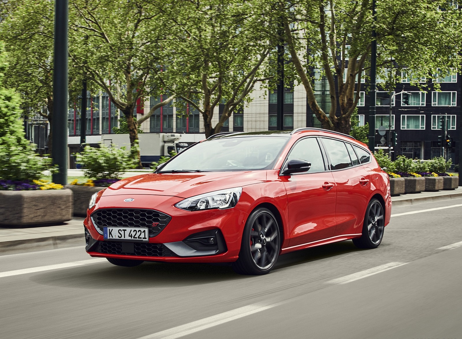 2019 Ford Focus ST Wagon (Euro-Spec) Front Three-Quarter Wallpapers #210 of 218