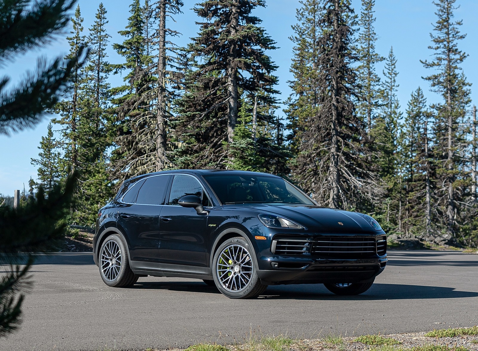 2019 Porsche Cayenne E-Hybrid (US-Spec) Front Three-Quarter Wallpapers #17 of 37