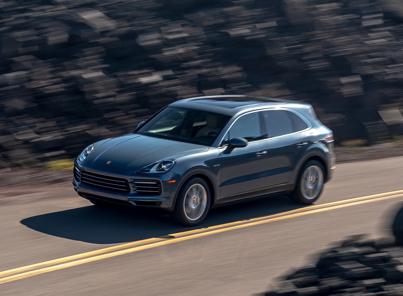 2019 Porsche Cayenne E-Hybrid (US-Spec) Front Three-Quarter Wallpapers (3)