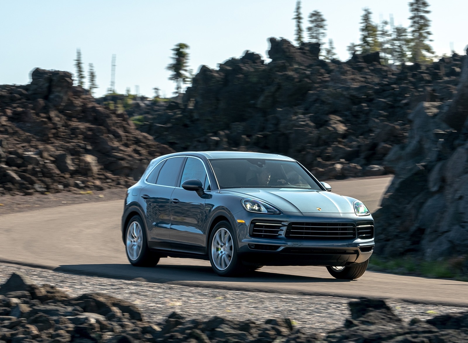 2019 Porsche Cayenne E-Hybrid (US-Spec) Front Three-Quarter Wallpapers (4)