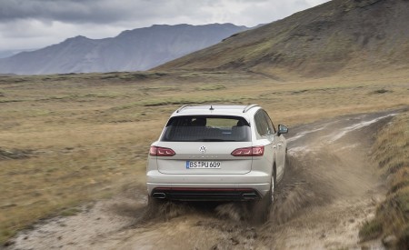 2019 Volkswagen Touareg ONE Million Off-Road Wallpapers 450x275 (9)
