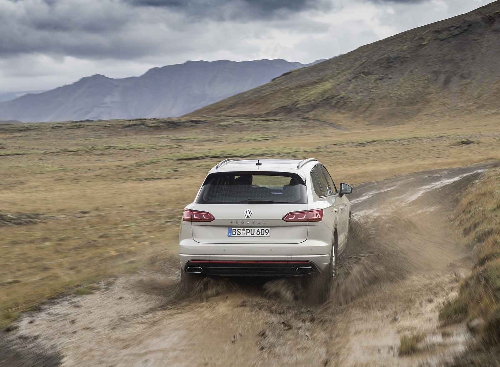 2019 Volkswagen Touareg ONE Million Off-Road Wallpapers (9)