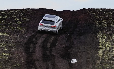 2019 Volkswagen Touareg ONE Million Off-Road Wallpapers 450x275 (16)