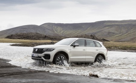 2019 Volkswagen Touareg ONE Million Off-Road Wallpapers 450x275 (11)