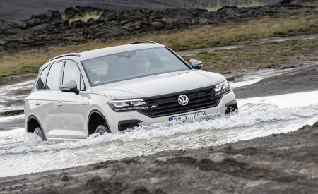 2019 Volkswagen Touareg ONE Million Off-Road Wallpapers 450x275 (14)