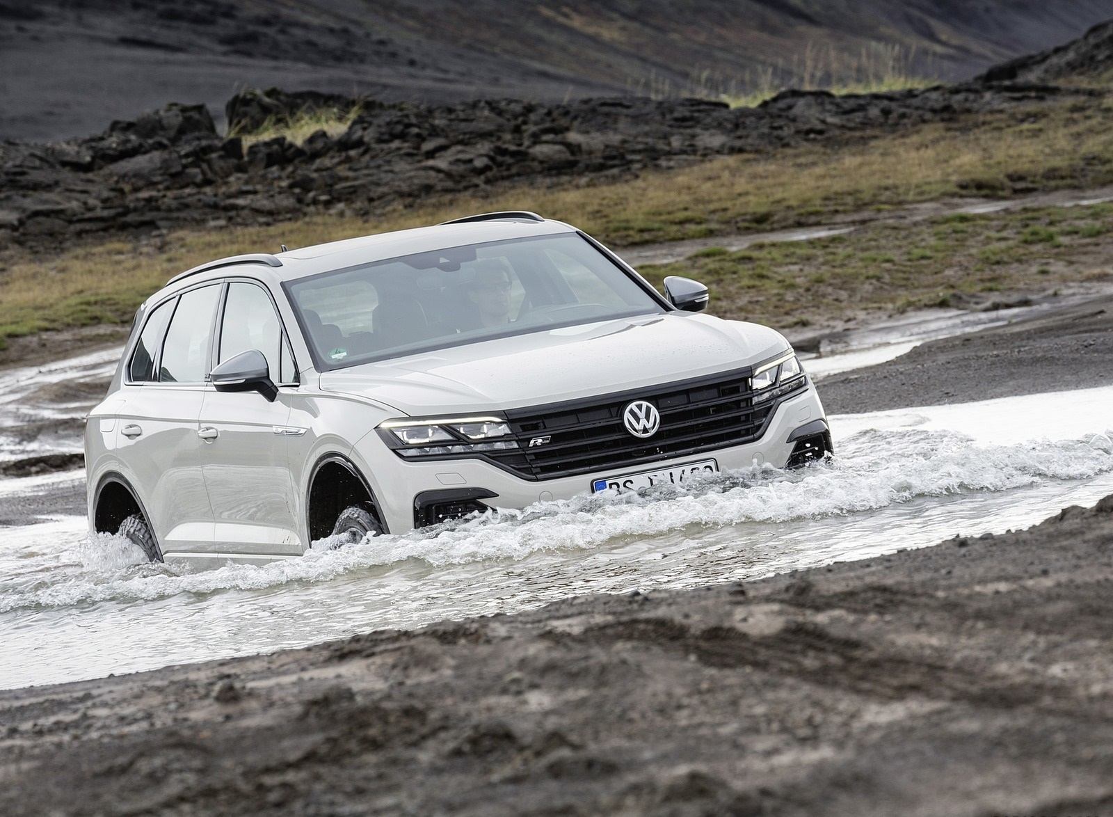 Volkswagen Touareg r line Black Style 2020