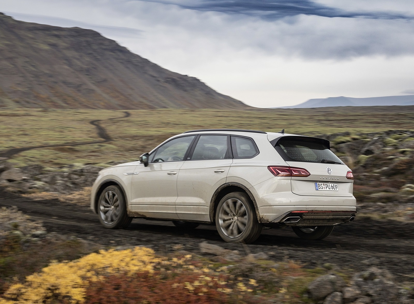 2019 Volkswagen Touareg ONE Million Rear Three-Quarter Wallpapers #6 of 35