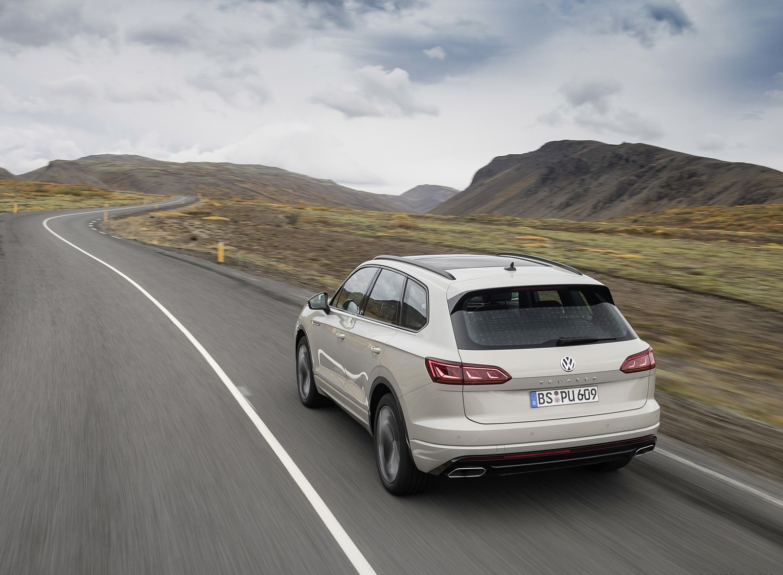 2019 Volkswagen Touareg ONE Million Rear Three-Quarter Wallpapers #3 of 35