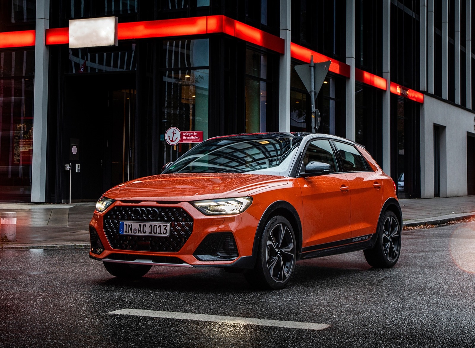 2020 Audi A1 Citycarver (Color: Pulse Orange) Front Three-Quarter Wallpapers #41 of 97
