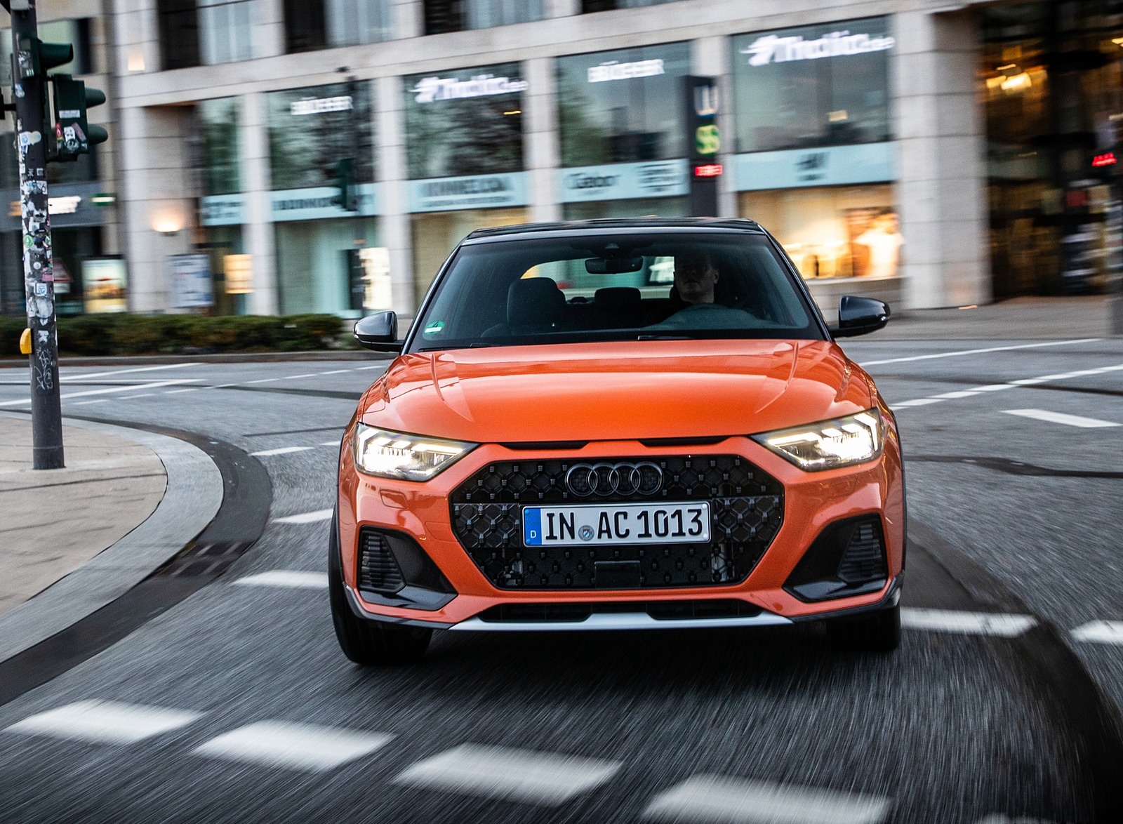 2020 Audi A1 Citycarver (Color: Pulse Orange) Front Wallpapers #28 of 97