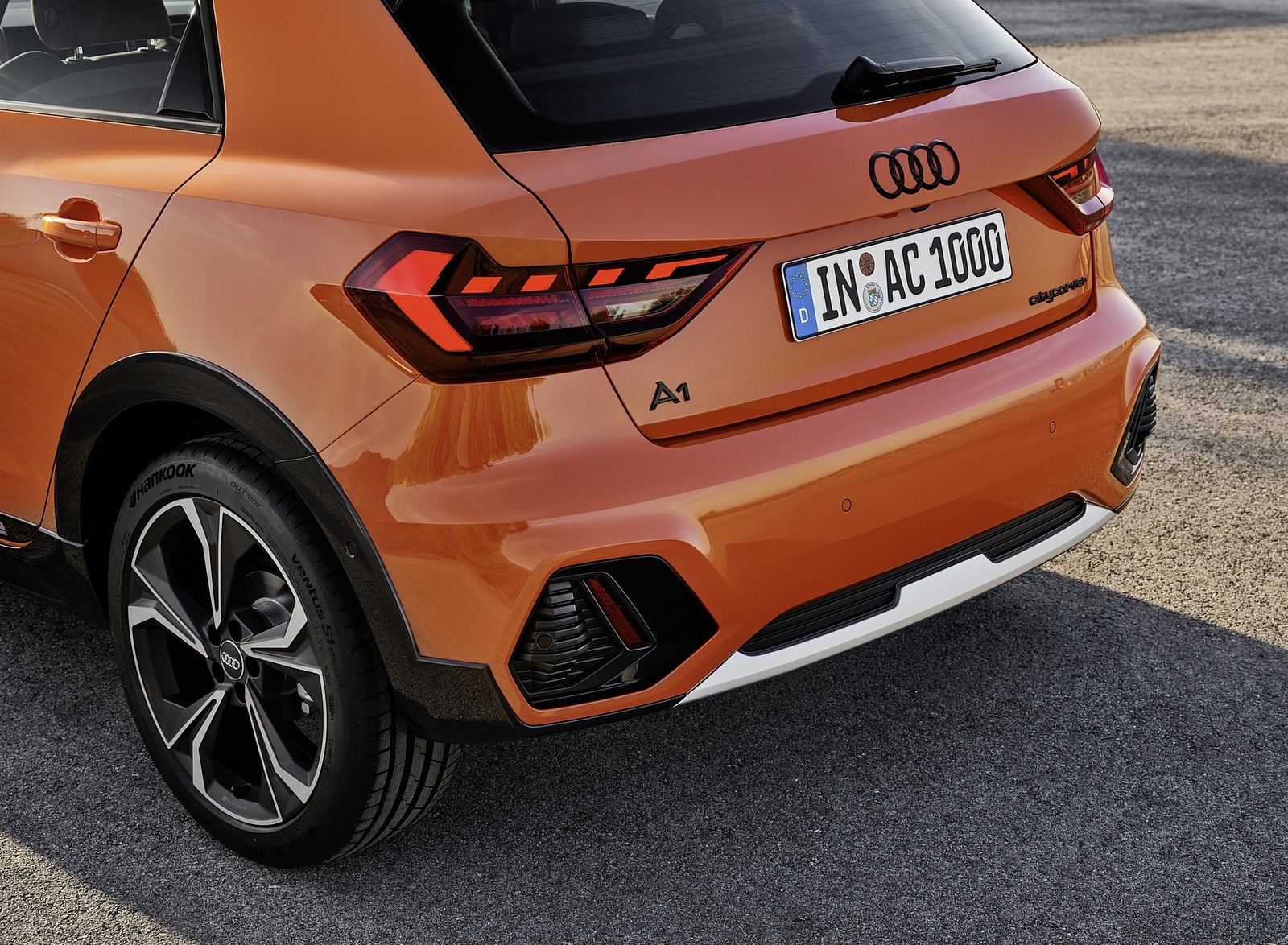2020 Audi A1 Citycarver (Color: Pulse Orange) Tail Light Wallpapers #89 of 97
