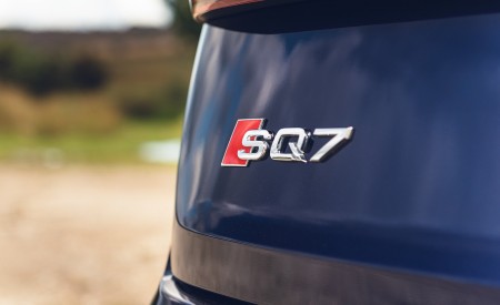 2020 Audi SQ7 TDI Vorsprung (UK-Spec) Badge Wallpapers 450x275 (54)