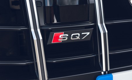 2020 Audi SQ7 TDI Vorsprung (UK-Spec) Badge Wallpapers 450x275 (38)