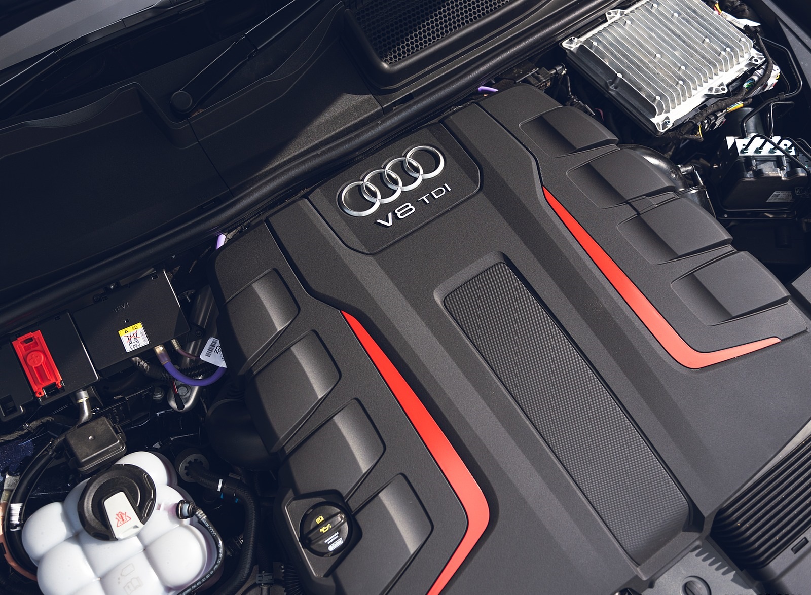 2020 Audi SQ7 TDI Vorsprung (UK-Spec) Engine Wallpapers #75 of 140