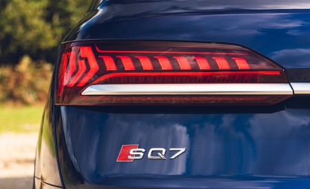 2020 Audi SQ7 TDI Vorsprung (UK-Spec) Tail Light Wallpapers 450x275 (64)