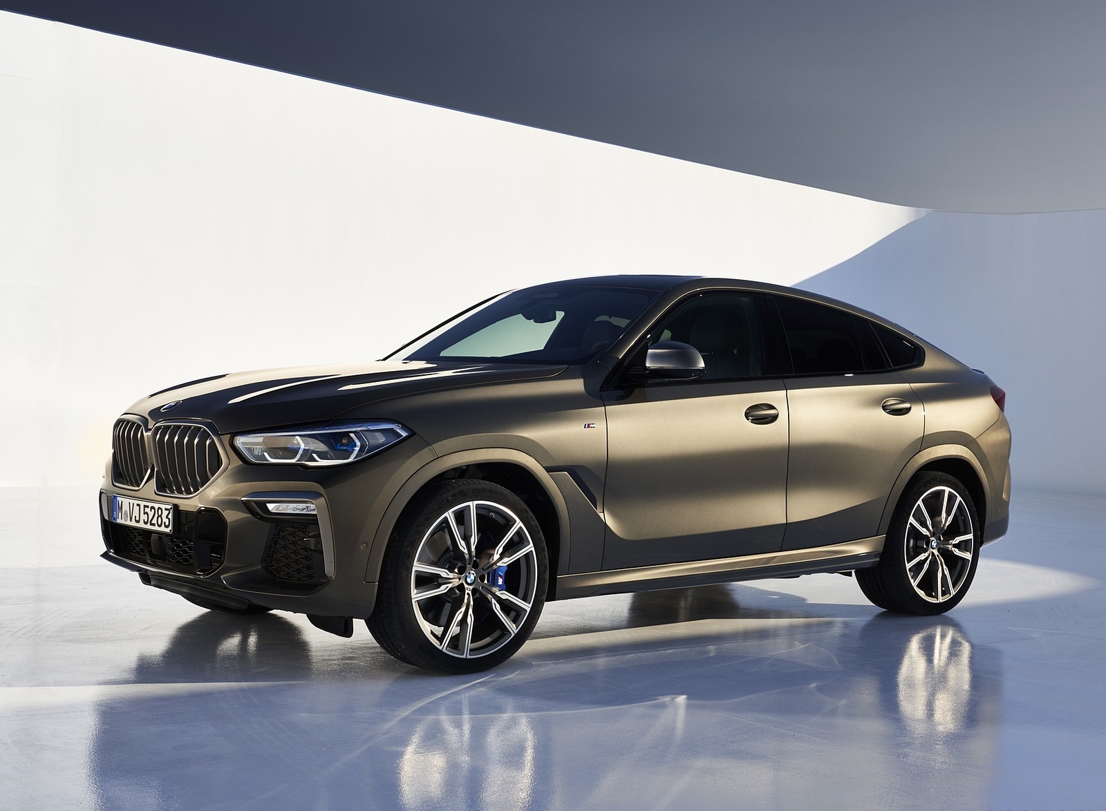 2020 BMW X6 M50i Front Three-Quarter Wallpapers #119 of 136