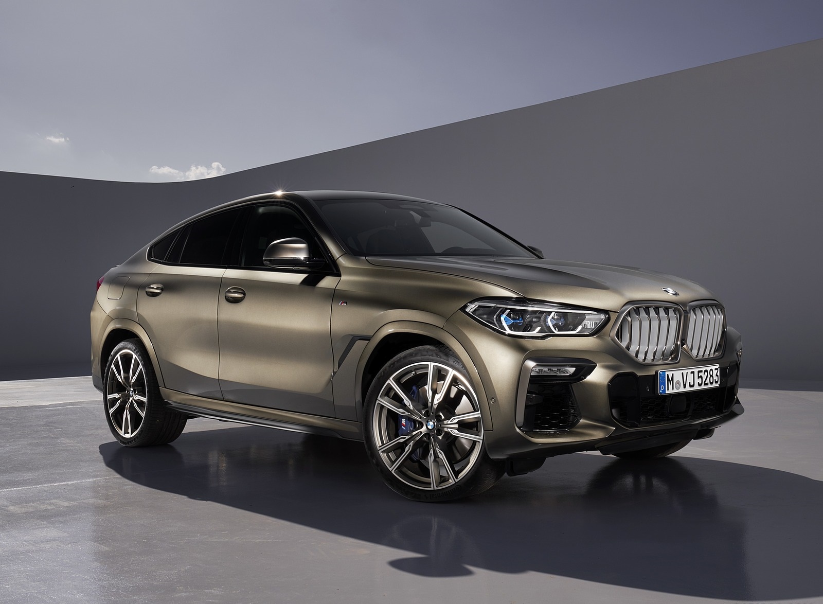 2020 BMW X6 M50i Front Three-Quarter Wallpapers #120 of 136