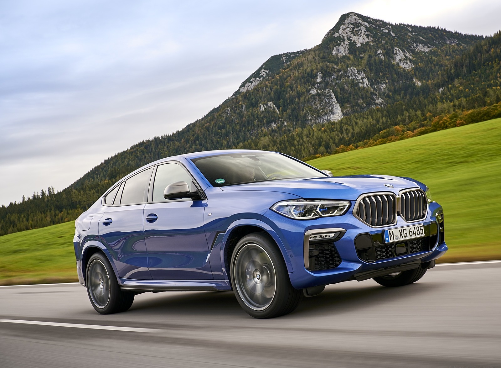 2020 BMW X6 M50i Front Three-Quarter Wallpapers #1 of 136