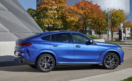 2020 BMW X6 M50i Side Wallpapers 450x275 (49)